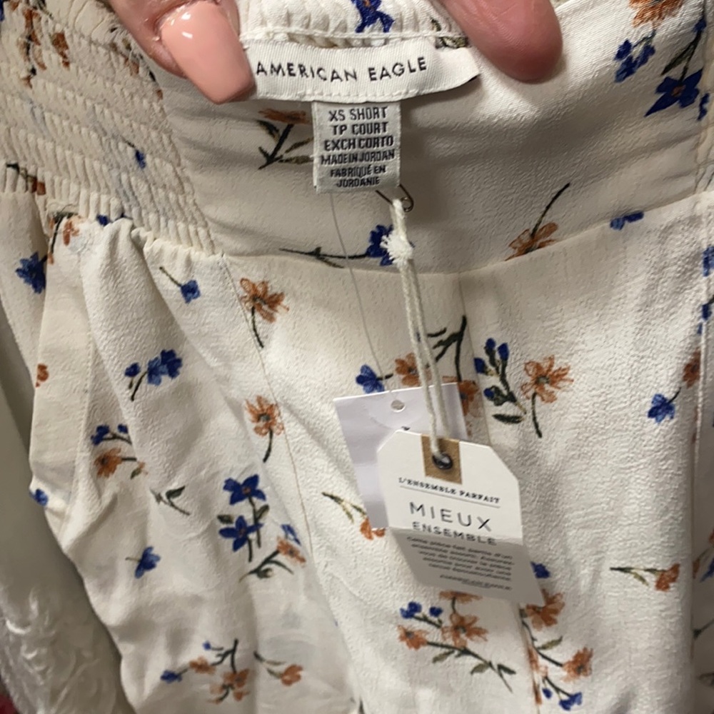 New with tags American Eagle pants - size XS Short